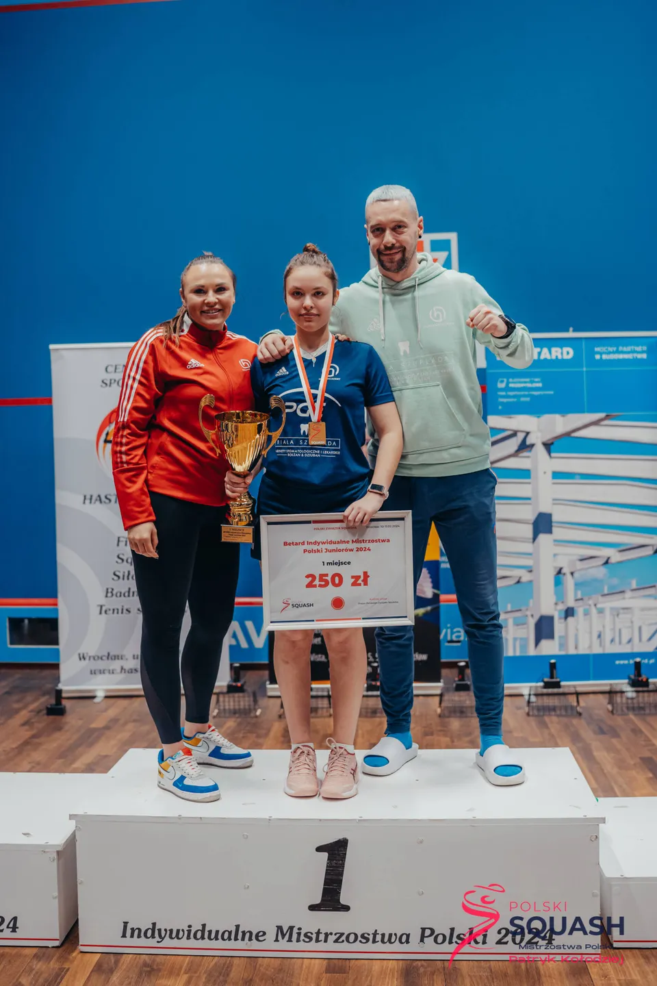 Zawodnicy na turniejowym podium